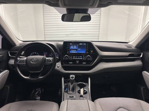 2020 Toyota Highlander LE