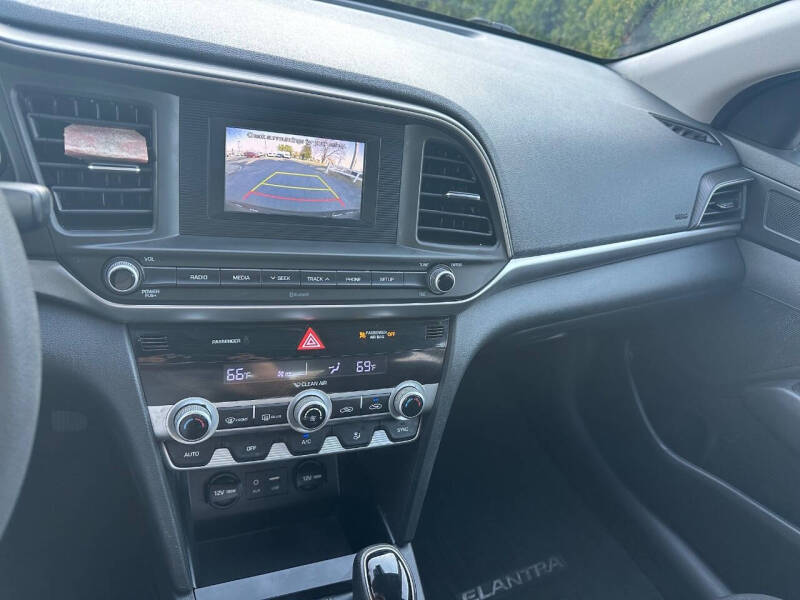 2020 Hyundai Elantra SE