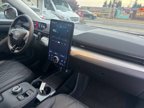 2022 Ford Mustang Mach-E Select