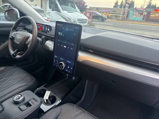 2022 Ford Mustang Mach-E Select