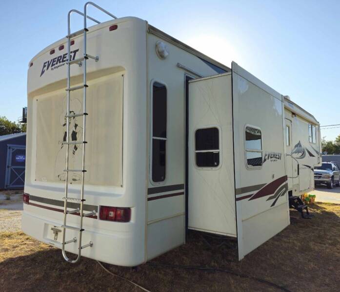 2005 Keystone Everest  for sale at Texas RV Trader in Cresson TX