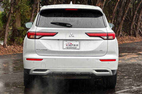 2024 Mitsubishi Outlander SE