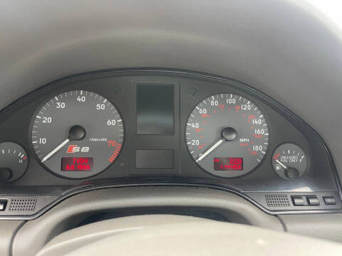 2002 Audi S8 quattro