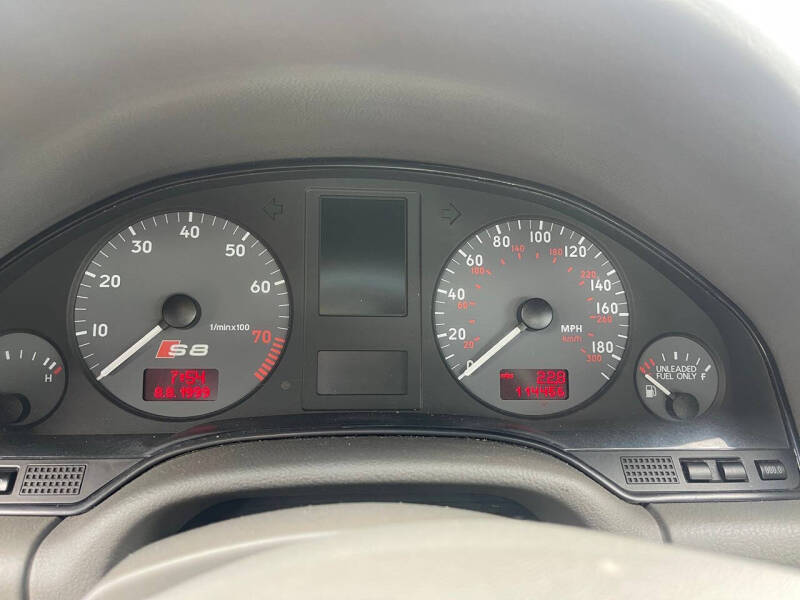 2002 Audi S8 quattro