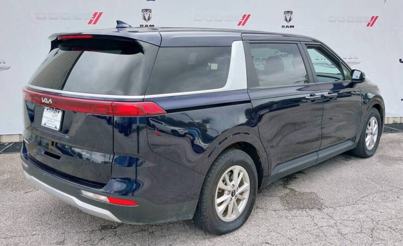 2024 Kia Carnival LX