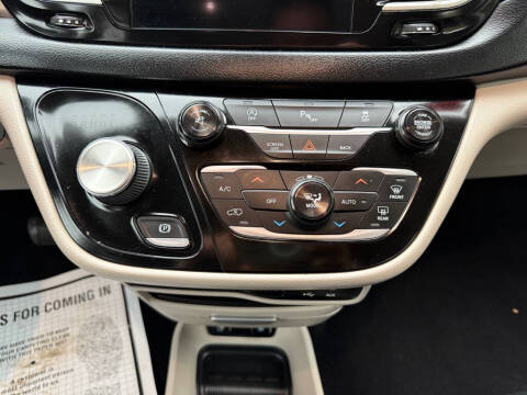 2017 Chrysler Pacifica Touring Plus