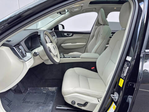 2025 Volvo XC60 T8 Plus Dark Theme