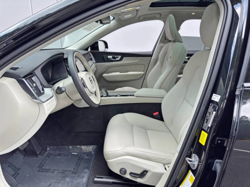 2025 Volvo XC60 T8 Plus Dark Theme