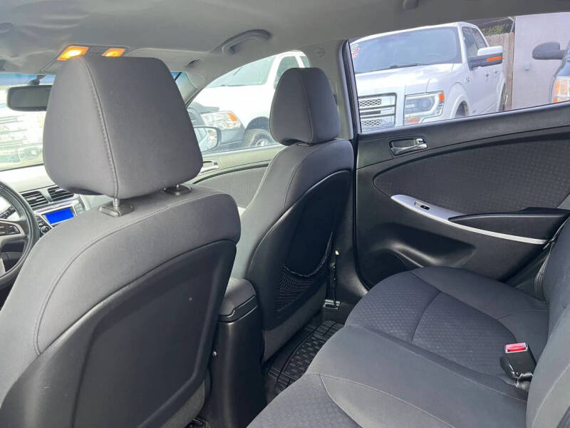 2013 Hyundai Accent SE
