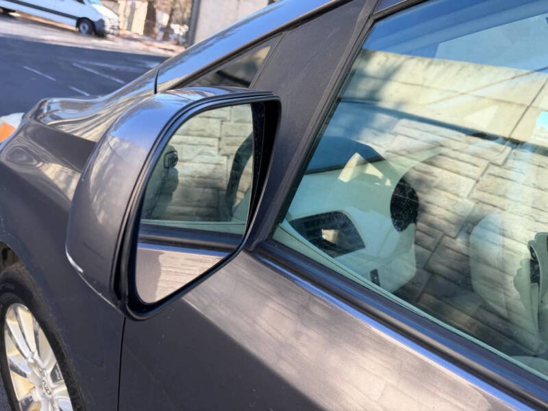 2012 Toyota Sienna LE 7-Passenger