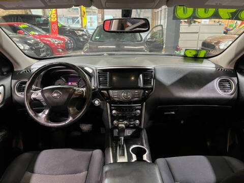 2019 Nissan Pathfinder S