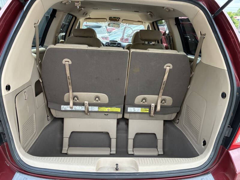 2008 Hyundai Entourage GLS