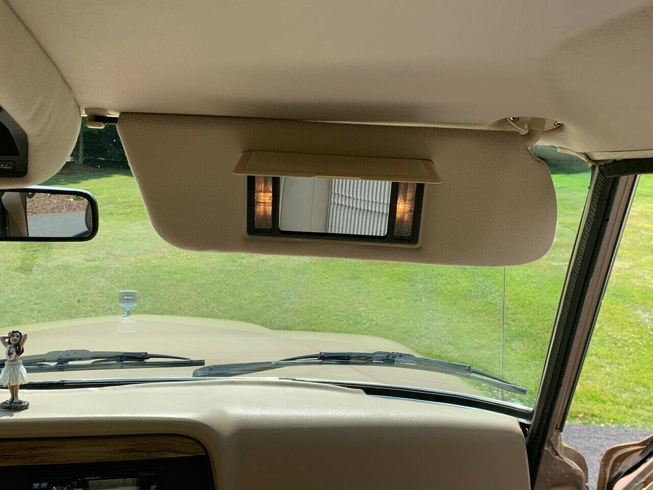 1989 Jeep Grand Wagoneer 43