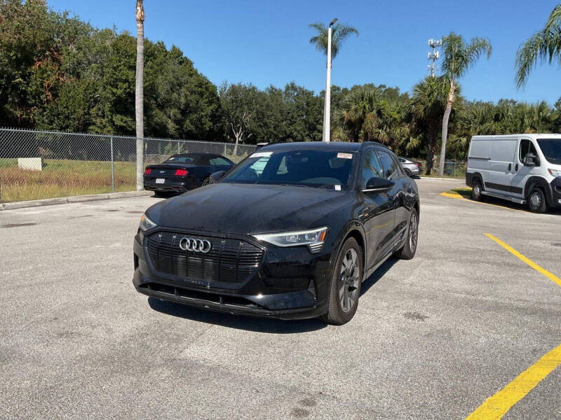 2022 Audi e-tron quattro Premium