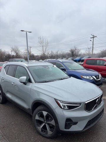 2025 Volvo XC40 B5 Plus Bright Theme