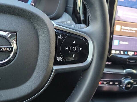 2025 Volvo XC60 B5 Ultra Dark Theme