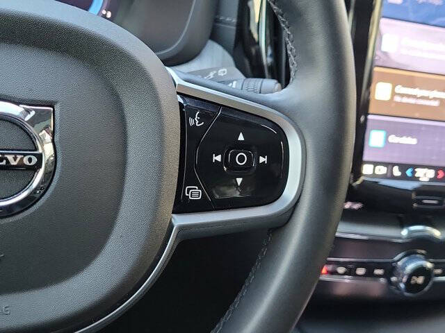 2025 Volvo XC60 B5 Ultra Dark Theme