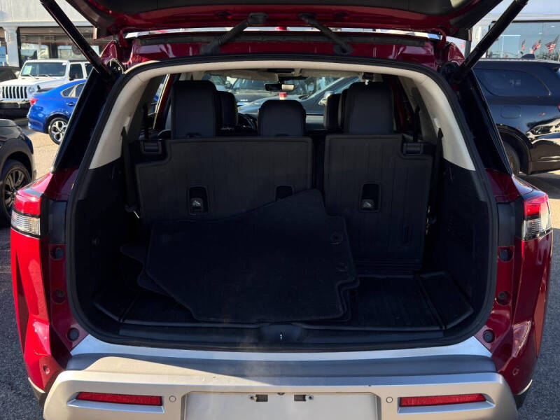 2023 Nissan Pathfinder SL