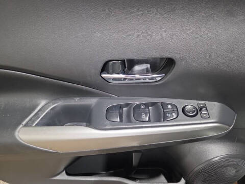 2019 Nissan Kicks SR