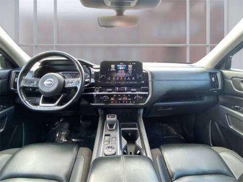 2023 Nissan Pathfinder SL