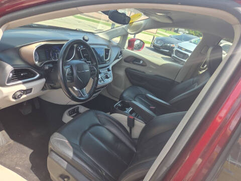 2017 Chrysler Pacifica Touring-L