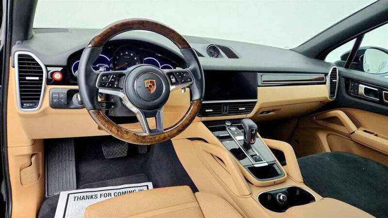 2023 Porsche Cayenne Platinum Edition