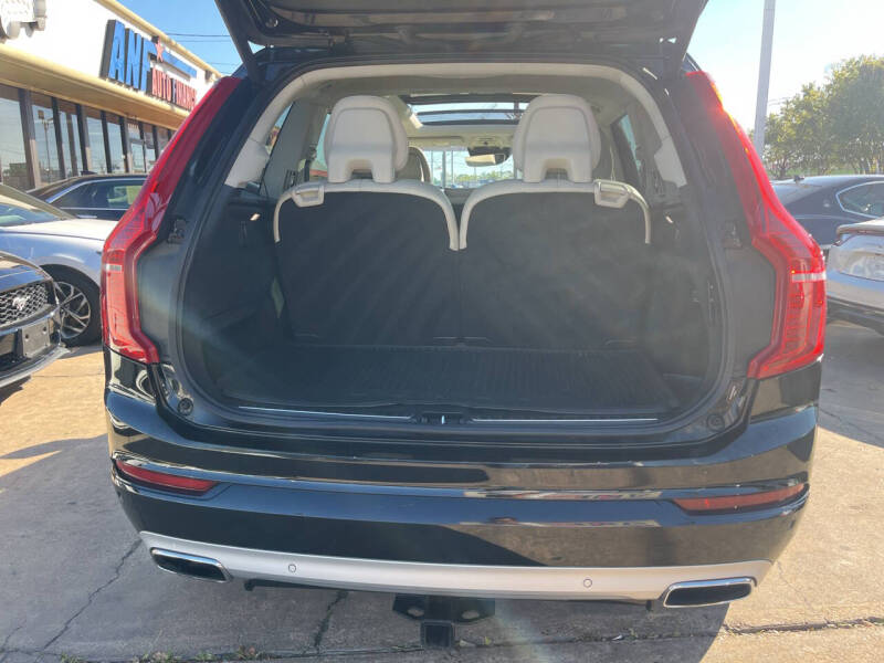 2016 Volvo XC90 T6 Momentum