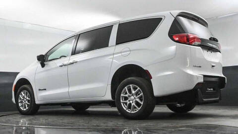 2025 Chrysler Voyager LX