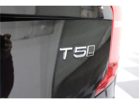 2021 Volvo XC90 T5 Momentum