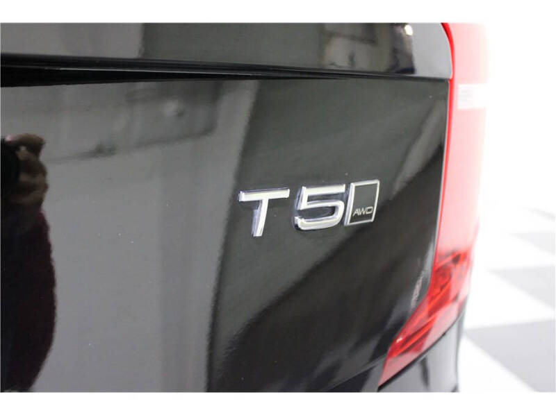 2021 Volvo XC90 T5 Momentum