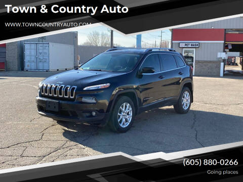 2014 Jeep Cherokee for sale at Town & Country Auto in Kranzburg SD
