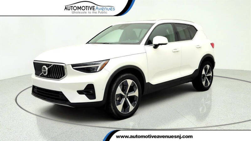 2024 Volvo XC40 B5 Plus Bright Theme