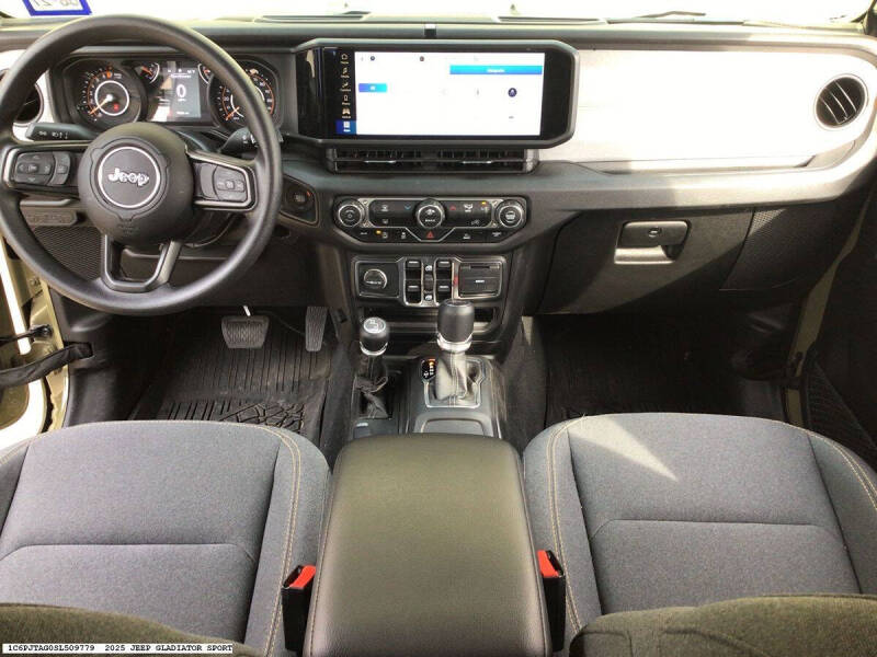 2025 Jeep Gladiator NightHawk