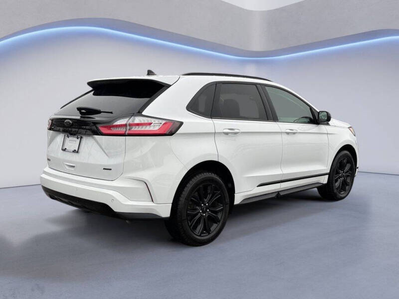 2022 Ford Edge SE