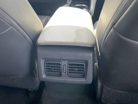 2019 Toyota Camry Hybrid XLE