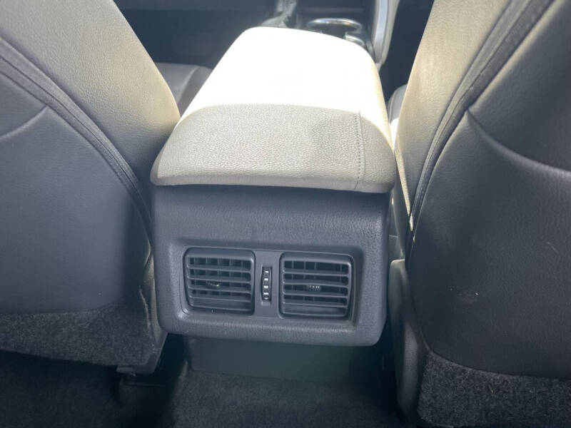 2019 Toyota Camry Hybrid XLE