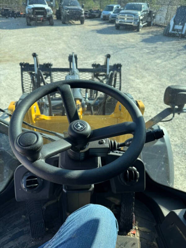 2023 John Deere 324P