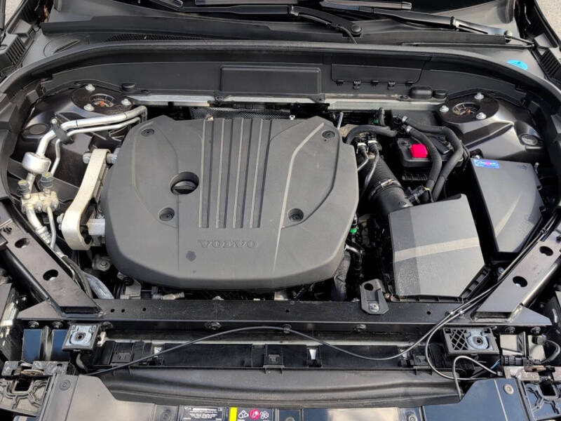 2023 Volvo XC60 B5 Plus Dark Theme