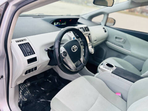 2012 Toyota Prius v Five