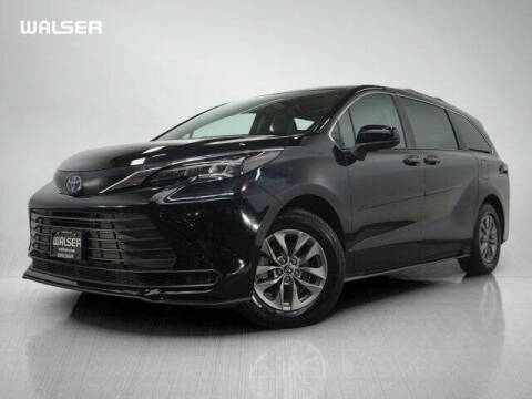 2024 Toyota Sienna LE 8-Passenger