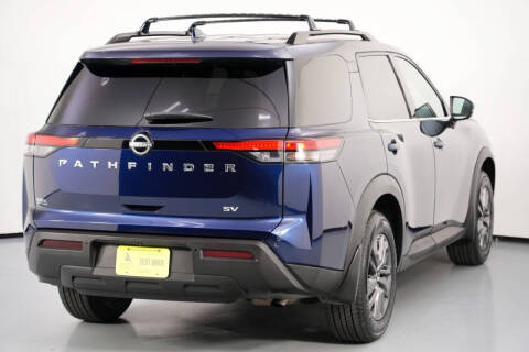 2022 Nissan Pathfinder SV
