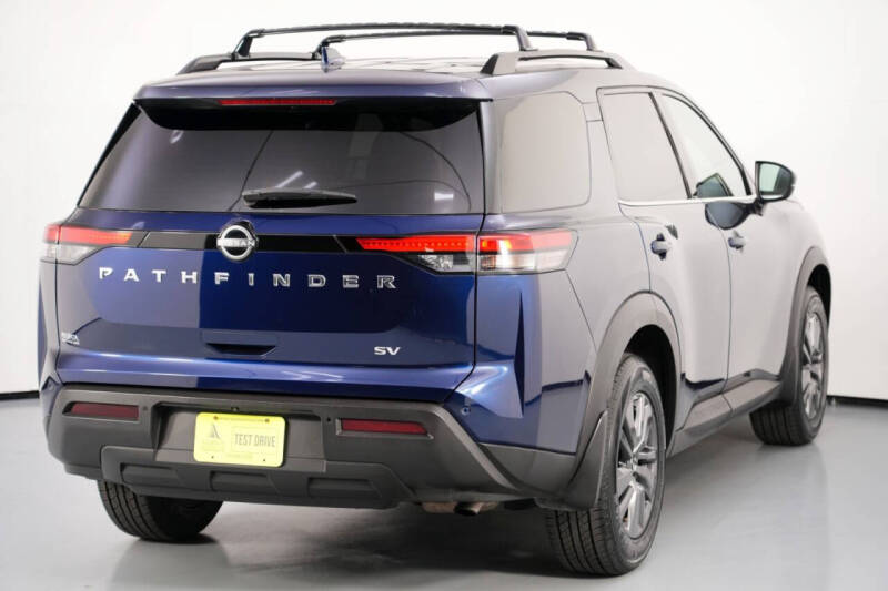 2022 Nissan Pathfinder SV