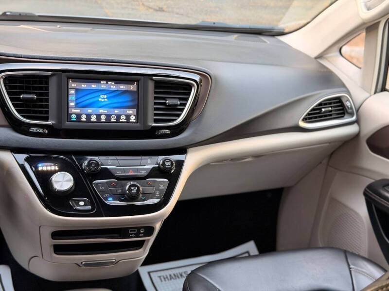 2020 Chrysler Voyager LXi