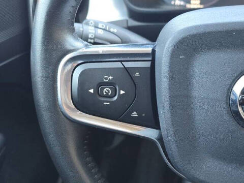 2020 Volvo XC40 T5 Momentum