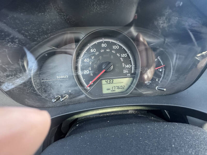 2015 Toyota Yaris 5-Door LE
