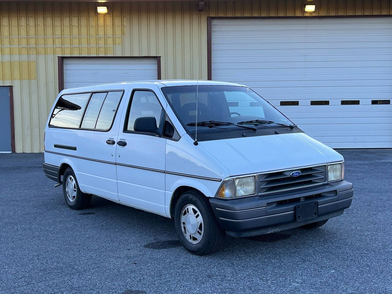 white ford aerostar