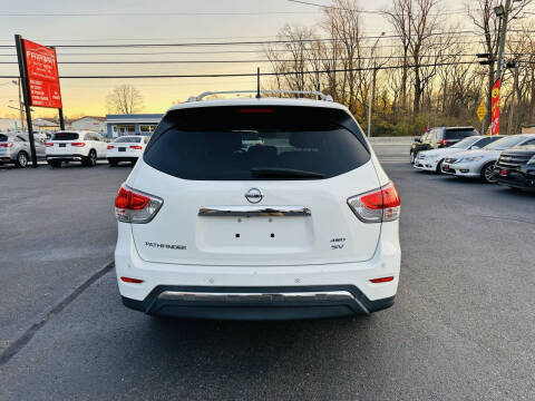 2016 Nissan Pathfinder SV