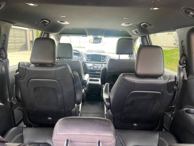 2024 Chrysler Pacifica Plug-In Hybrid S Appearance