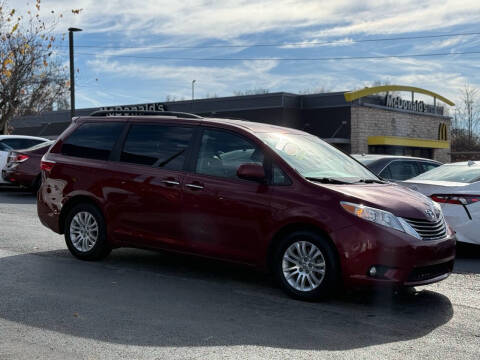 2015 Toyota Sienna XLE Premium 8-Passenger