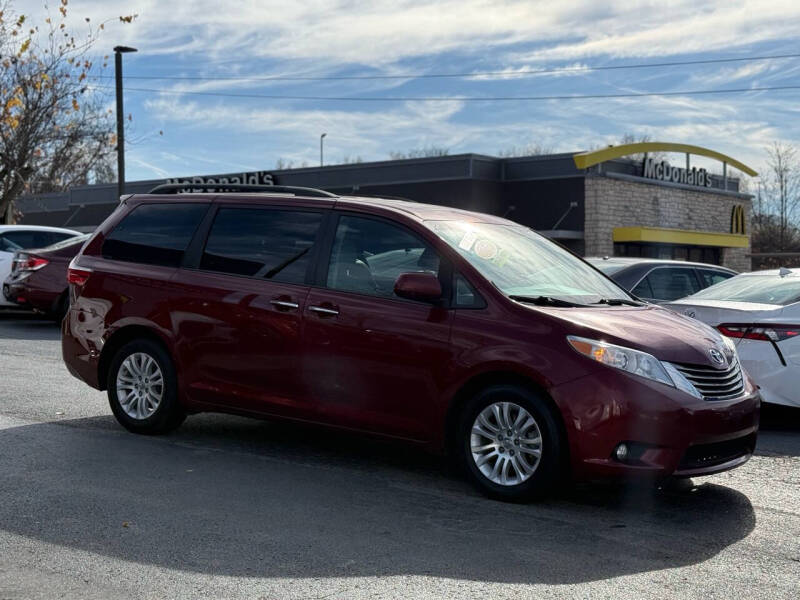 2015 Toyota Sienna XLE Premium 8-Passenger